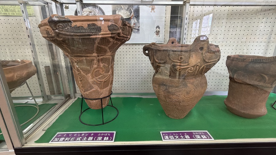 加曽利E式土器と連弧文土器