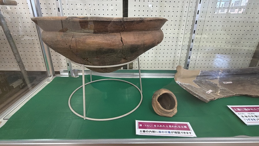 漆を入れたと思われる土器