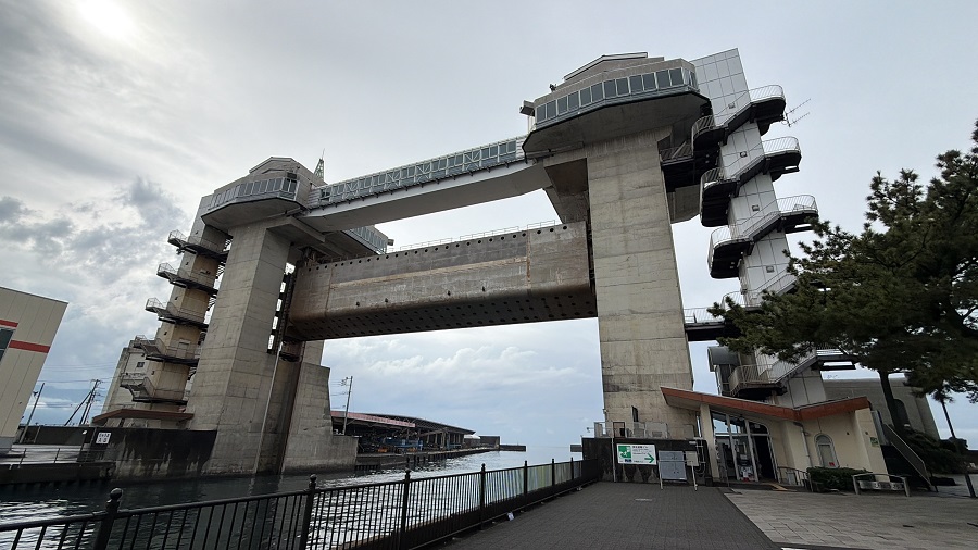 沼津港大型展望水門びゅうお
