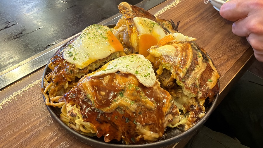 四等分のお好み焼き